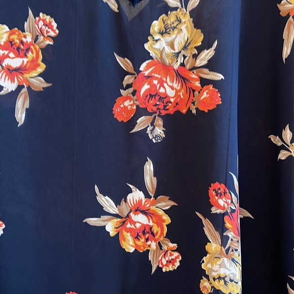 Blue lightweight top with flowers and bell sleeves. - Picture 4 of 6